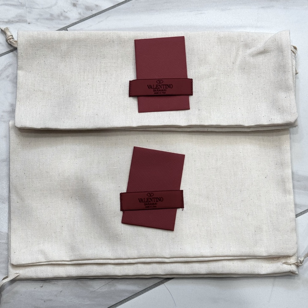 Valentino Dust Bag👠👠